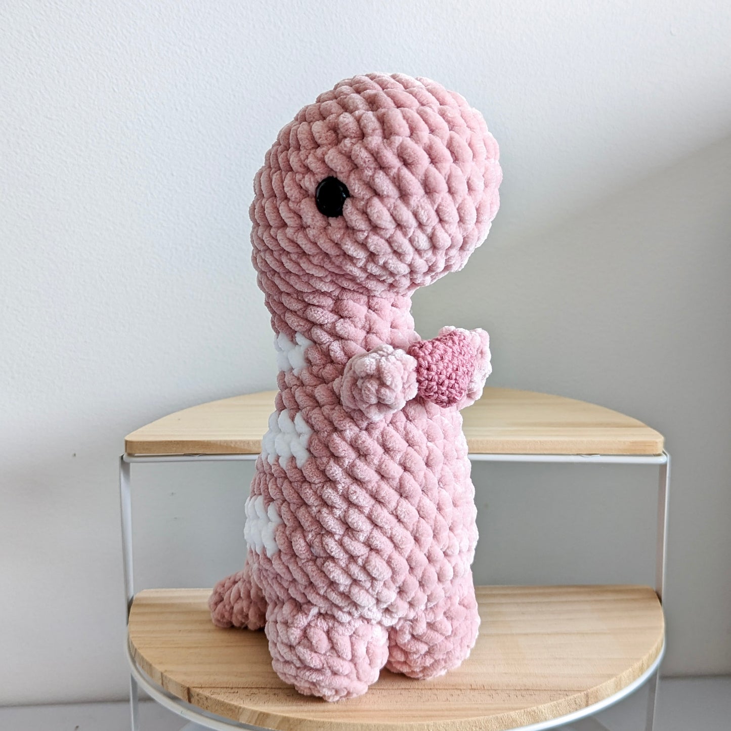 Dino - Blush holding a heart