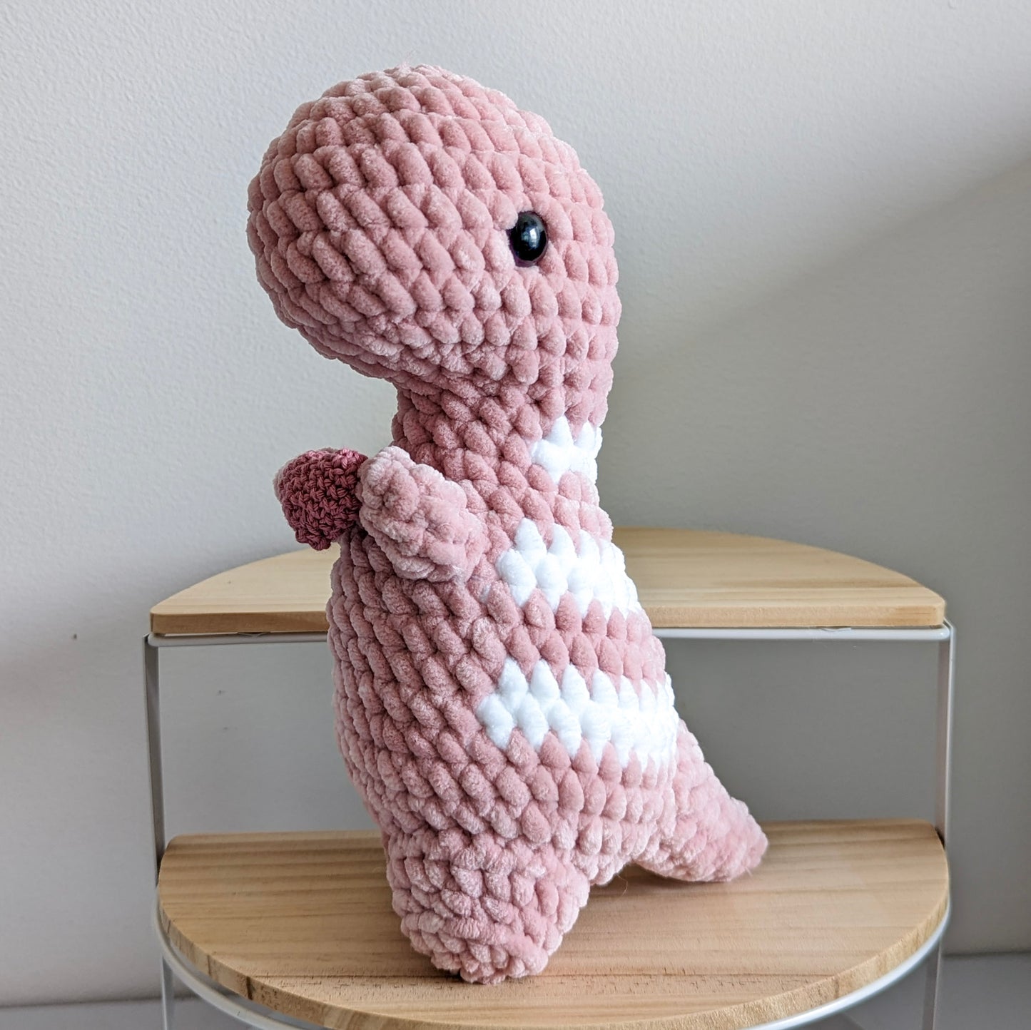 Dino - Blush holding a heart